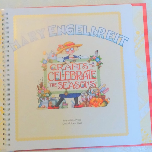 Mary Engelbreit Crafts to Celebrate the Seasons - Picture 3 of 5